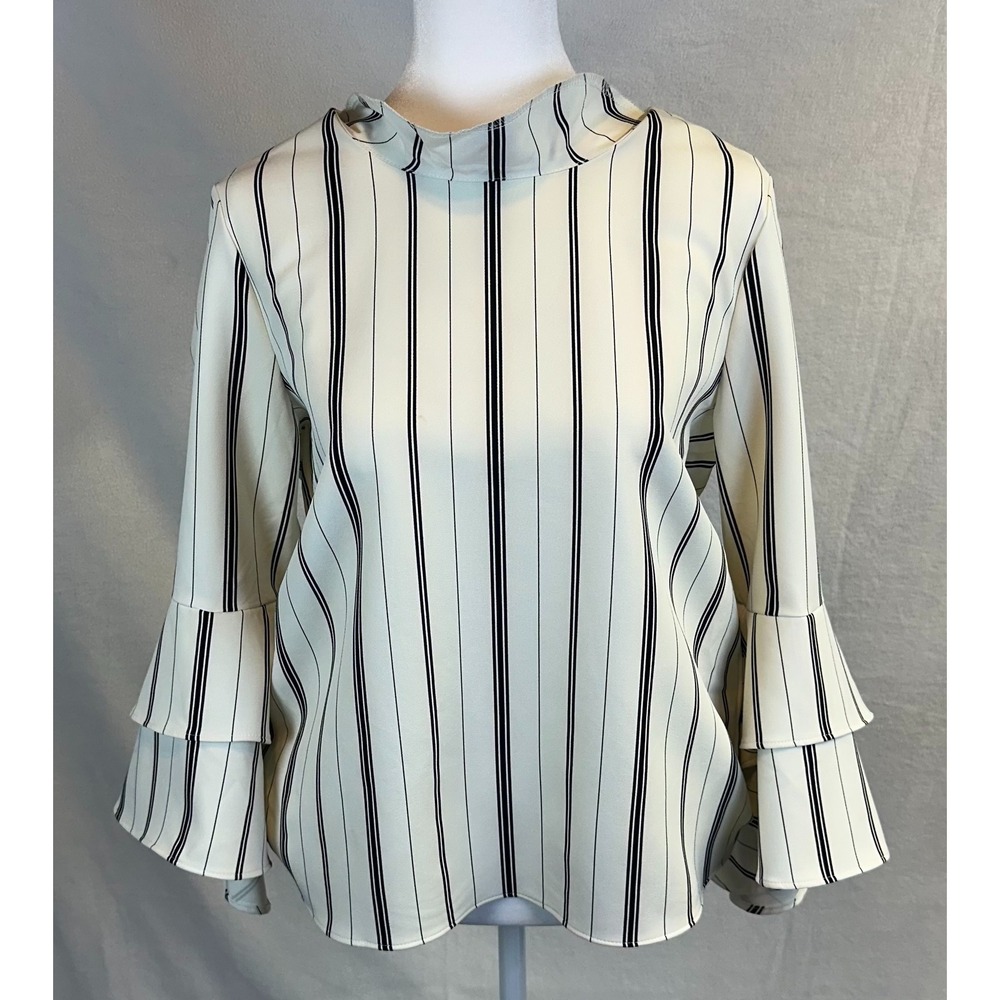 Karen Kane Top Womens Medium Ivory White Bell Sleeve Tiered Crepe‎ Blouse
